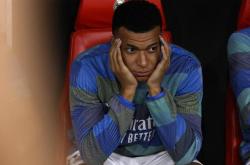 包含姆巴佩爆冷击败加拿大队，回归赛场引爆全场！的词条