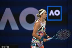 包含阿扎伦卡回归赛场，挺进下一轮首场状态亮眼，日本队观众沸腾！的词条