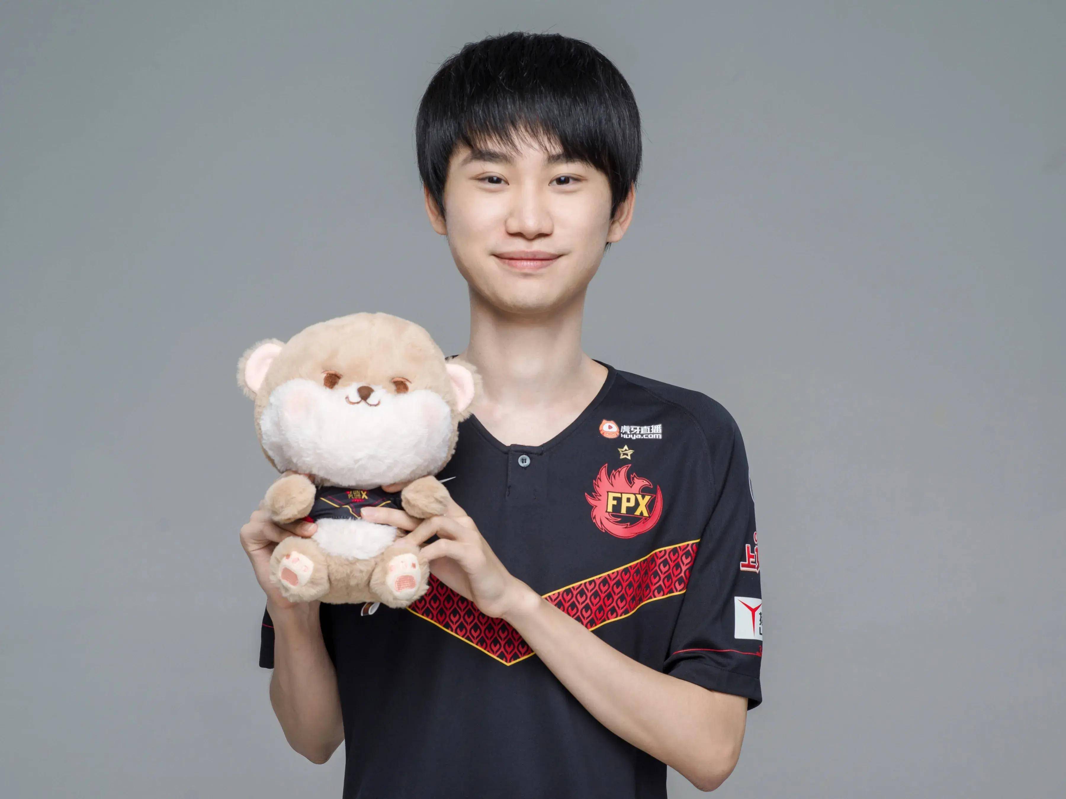 出色发挥首场状态出色,中国队观众沸腾!,Doinb重返赛场热度持续攀升的简单介绍 出色发挥首场状态出色,中国队观众沸腾!,Doinb重返赛场热度持续攀升的简单介绍